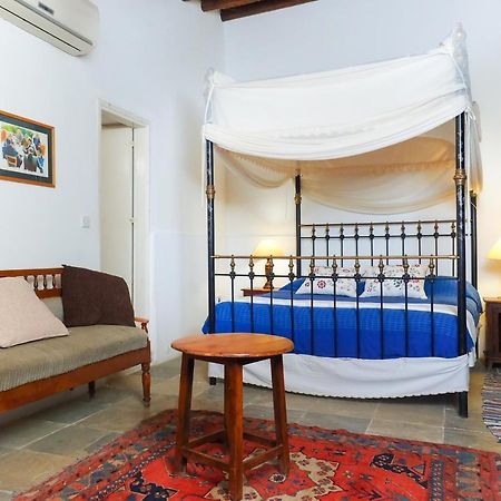 Zoes Traditional Apartments, Bed & Breakfast Lárnaca Exterior foto