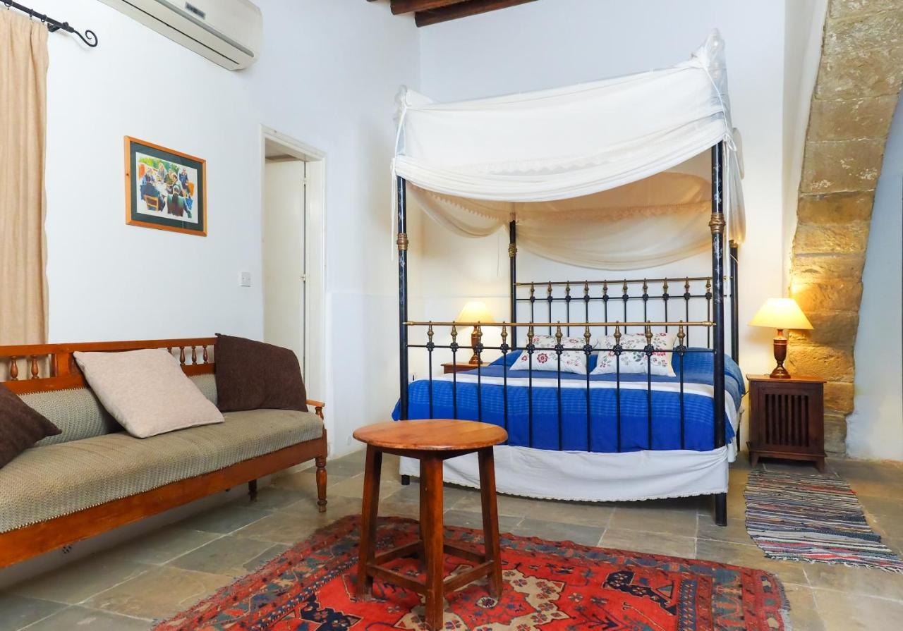Zoes Traditional Apartments, Bed & Breakfast Lárnaca Exterior foto